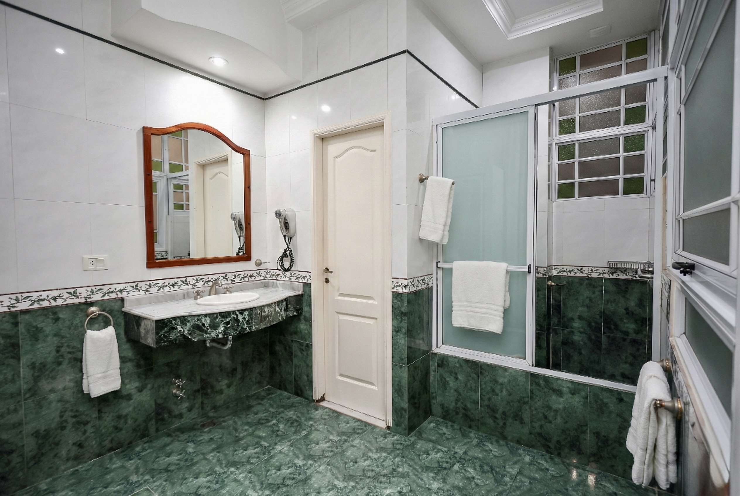 Double Room - Image 2